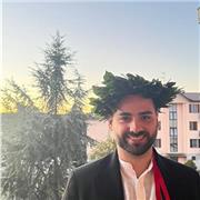 Mi chiamo Rosario e abito a Reggio Emilia, sono un ragazzo che ama lavorare e aiutare  bambini nel loro percorso scolastico